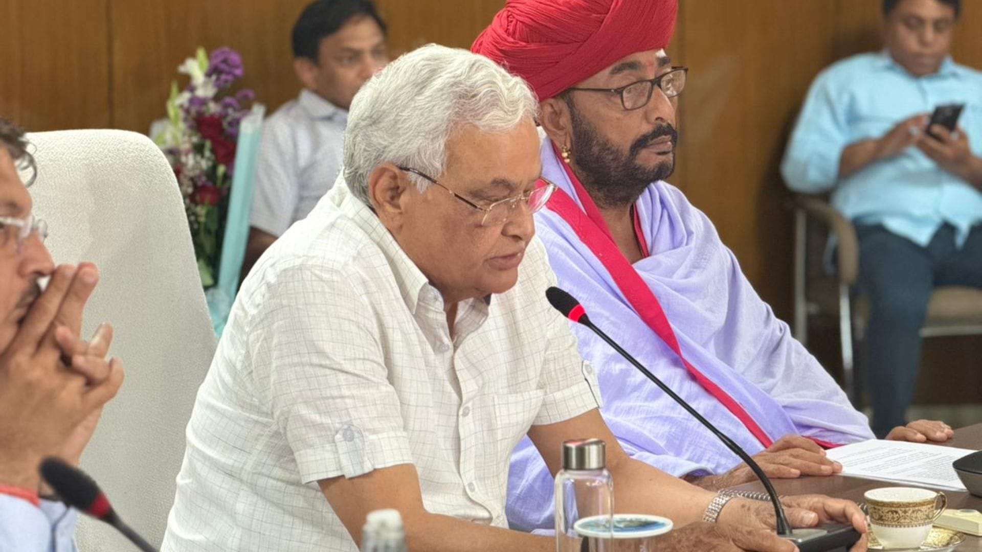 वेबसाइट लॉन्च करते मंत्री किरोणी लाल मीणा