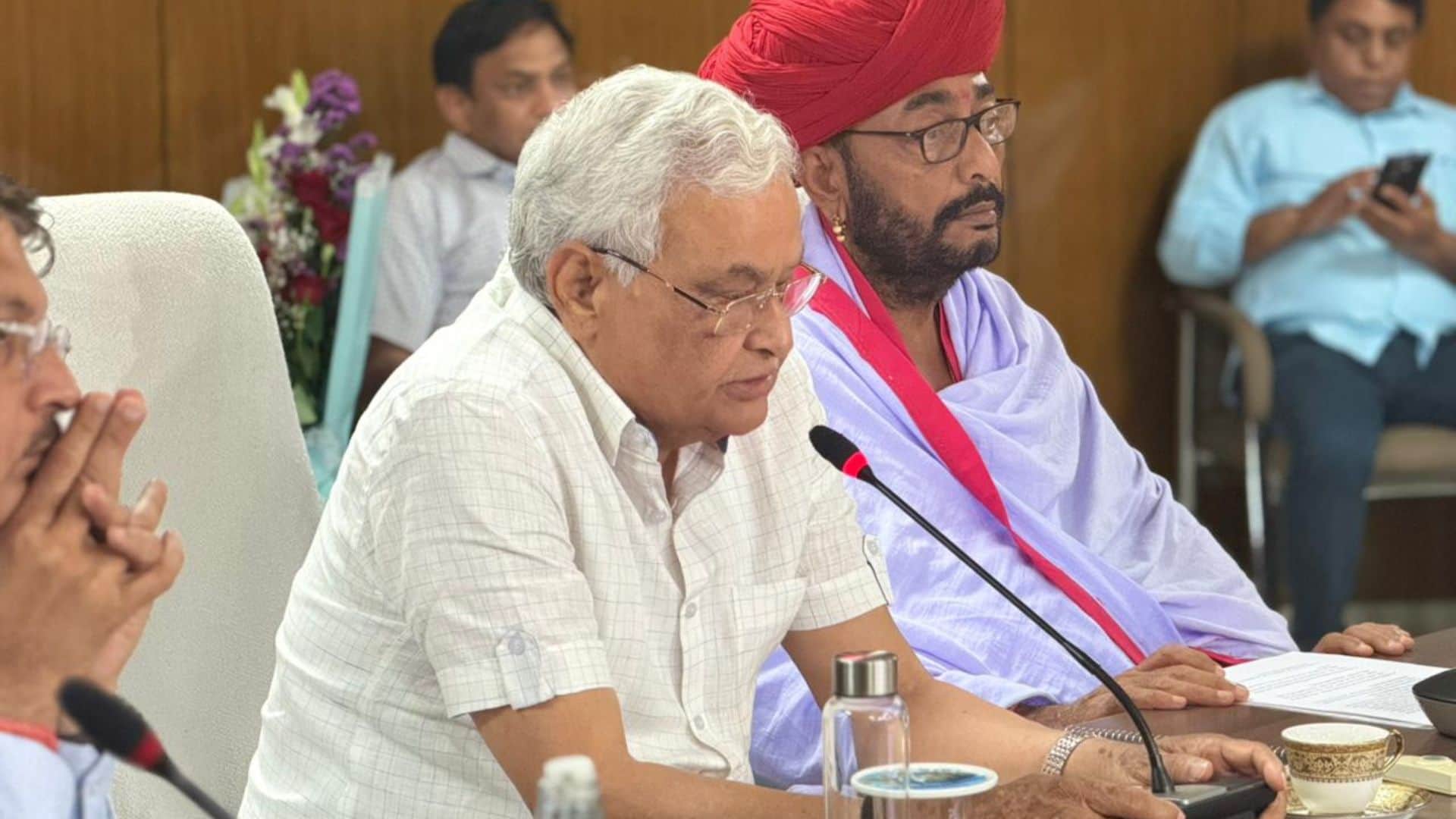 वेबसाइट लॉन्च करते मंत्री किरोणी लाल मीणा