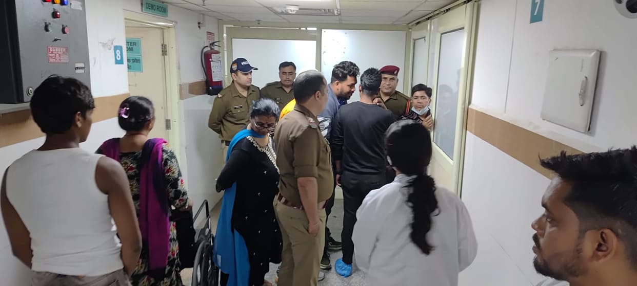 Bloody fight between lovers in Dehradun Doctors save girls Life even she had only 30 minutes left to breathe