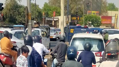 DIG stuck in traffic jam on MG Road, made way by stopping traffic