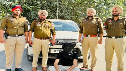 Fake policeman arrested in Punjab