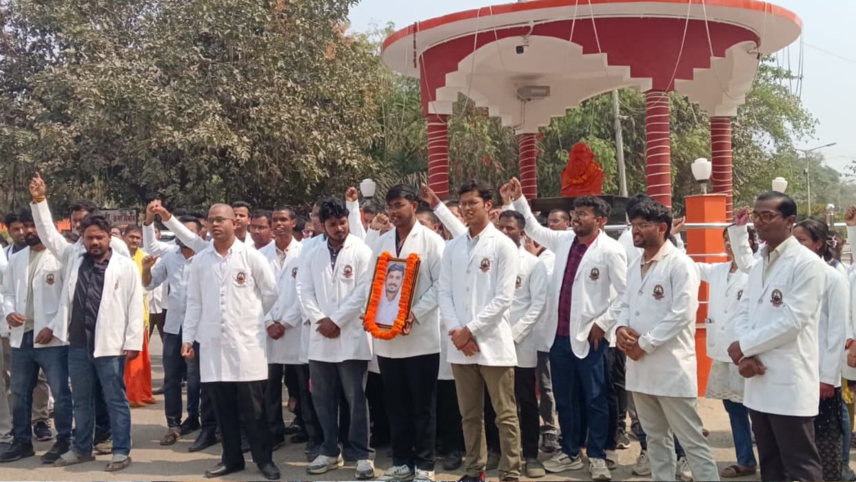 Students are angry after the death of third-year student Akash Pandey, the SSP took a memorandum.