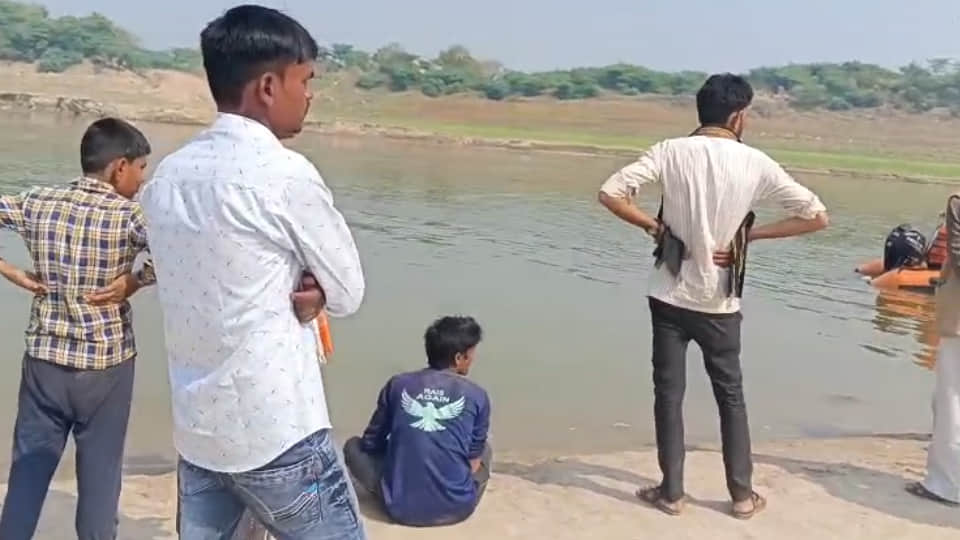 घटनास्थल पर मौजूद ग्रामीण