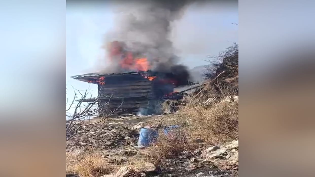 Two houses in Jarwala, Banjar and Homete, Kinnaur were reduced to ashes, with one partially damaged.