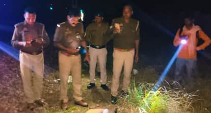 Auraiya Dead body of youth found on Delhi Howrah railway track police engaged in identification