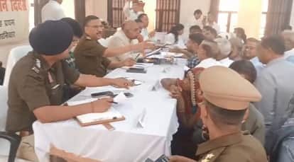 Kanpur DM and DCP listened to public problems in Ghatampur conducted a surprise inspection of disabled camp