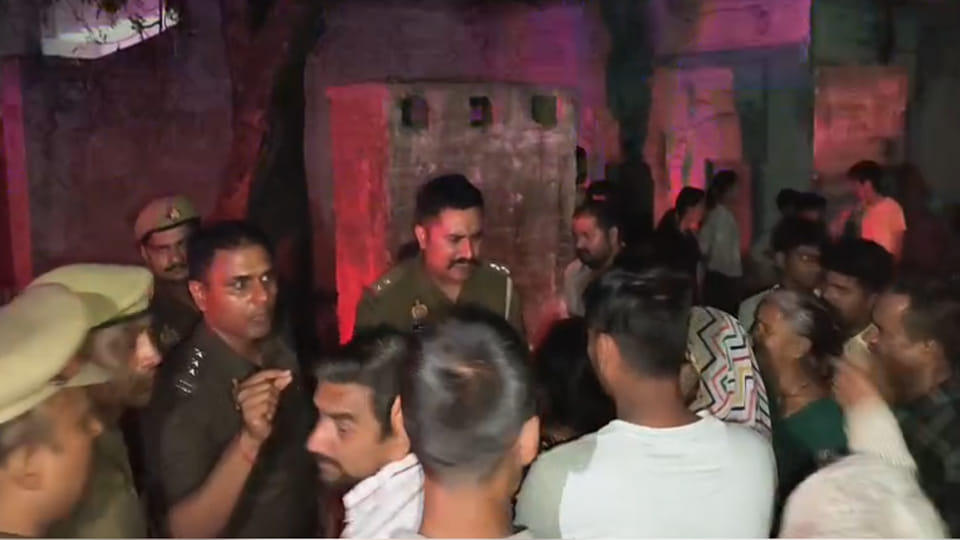 मौके पर मौजूद पुलिस