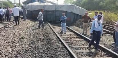 Coal laden goods train derails in Katni 5 bogies derail passenger trains affected
