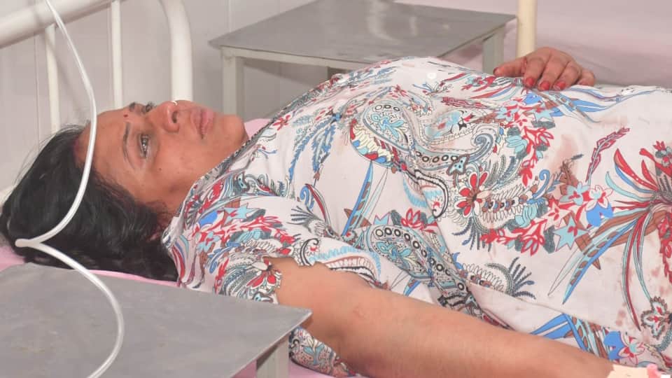 YouTuber kills his sister Engineer stabs twin sister to death, attacks mother too In Moradabad