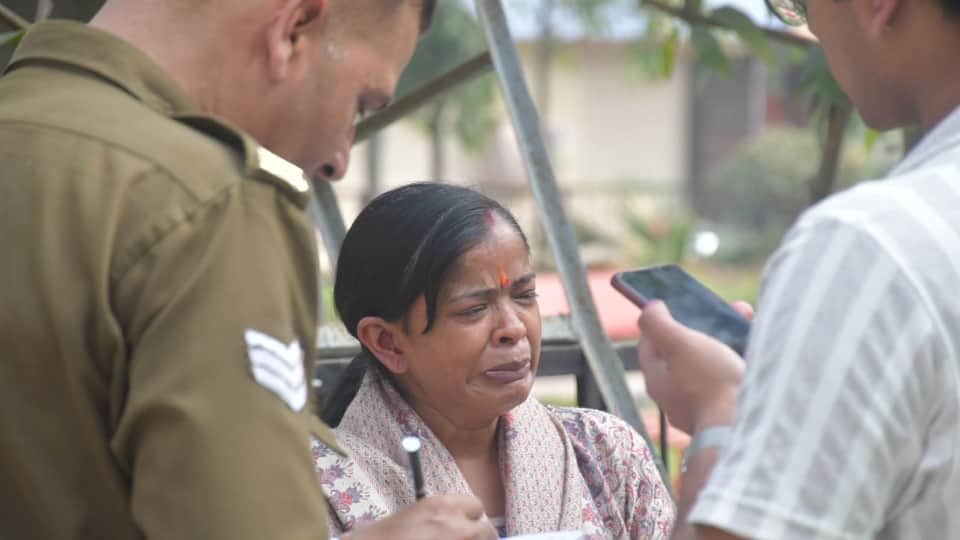 YouTuber kills his sister Engineer stabs twin sister to death, attacks mother too In Moradabad