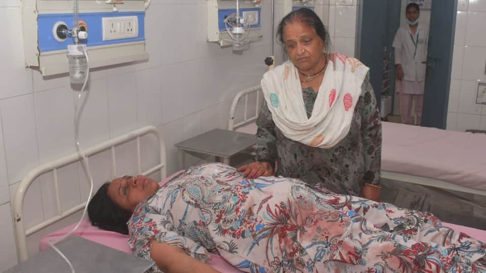 YouTuber Hardik murders twin sister Over 40 blows to neck face, back and stomach attacks mother in moradabad