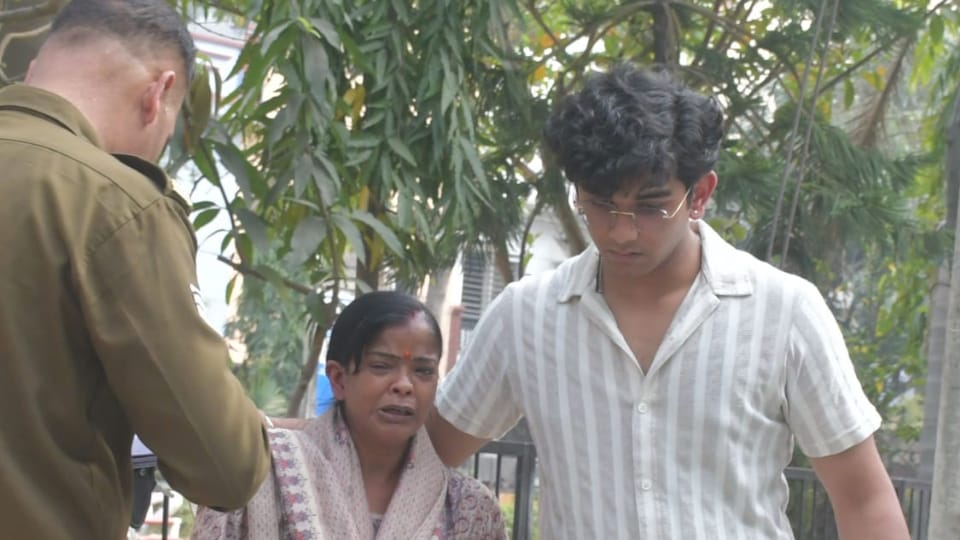 Moradabad Murder News YouTuber Kills Twin Sister with Multiple Knife Attacks Mother Injured
