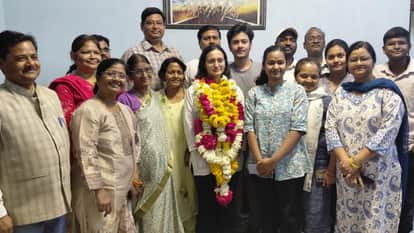 Jhansi: Aayushi secured 914th rank in UPSC, said- kept distance from social media during preparation