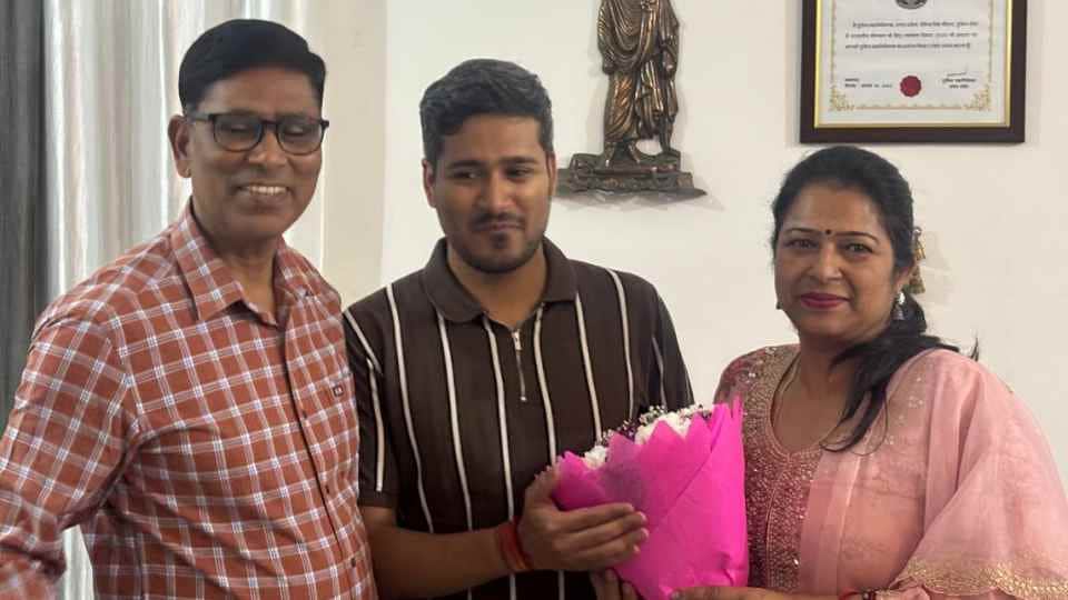 UPSC CSE Result 2025 Tea Seller Son Devansh Gupta Secures AIR 77 from Moradabad division