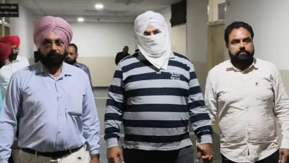 clerk posted at the SSP office in Barnala arrested while accepting a bribe of Rs 10,000