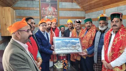 Rampur Bushahr: Deputy Chief Minister Mukesh Agnihotri offered prayers at Bhimakali Temple in Sarahan