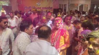 Congress party's political colour on Rangpanchami: Hundreds of leaders and workers, including Digvijay, gather