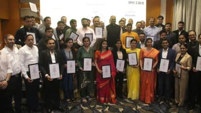 Jhansi: Deputy CM honored teachers and doctors in the program 'Aabhar Samarpan Ka'