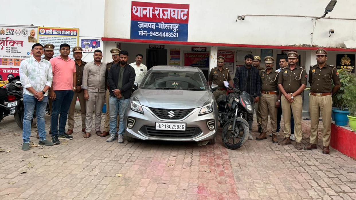 Rajghat police arrested the accused, who had cheated by posing as GST officers.
