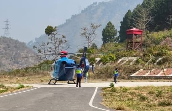 Uttarakhand Governor Lt Gen Gurmit Singh helicopter Emergency Landing In Srinagar by technical snag