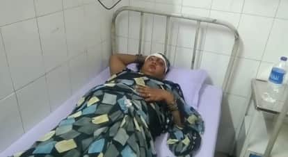 Auraiya Bus and truck collide near Yamuna bridge four passengers returning from Delhi seriously injured