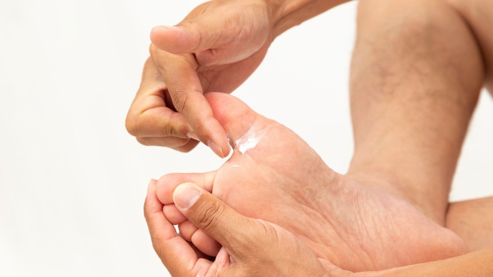 Embarrassed by Smelly Feet After Wearing Shoes Try These Simple Remedies to Eliminate Odor Naturally