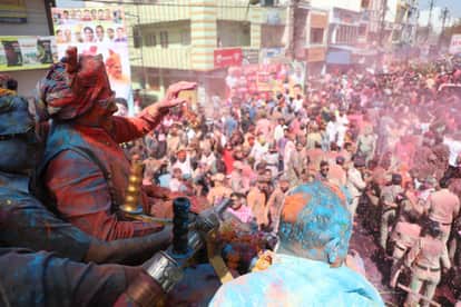 MP News: CM Dr. Yadav joined the procession, threw colors and gulal, congratulated the public on Rang Panchami