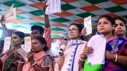 Mamata Banerjee sit in against alleged arbitrary deletions in post-SIR voter list entered third day on Sunday
