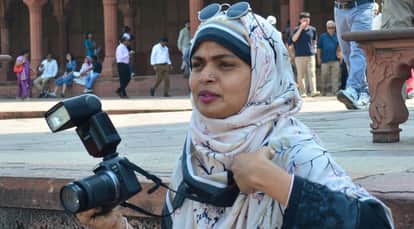 Woman Nahid Becomes Licensed Taj Mahal Photographer Balances Career and Family