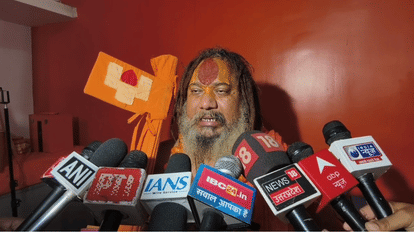 Paramahamsa Acharya expressed his displeasure over the indecent remarks on CM Yogi.