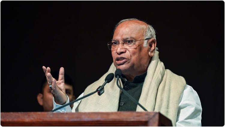 Congress: महंगाई को लेकर सरकार पर हमलावर कांग्रेस, जनता को लूटने और देश को संकट में झोंकने का लगाया आरोप