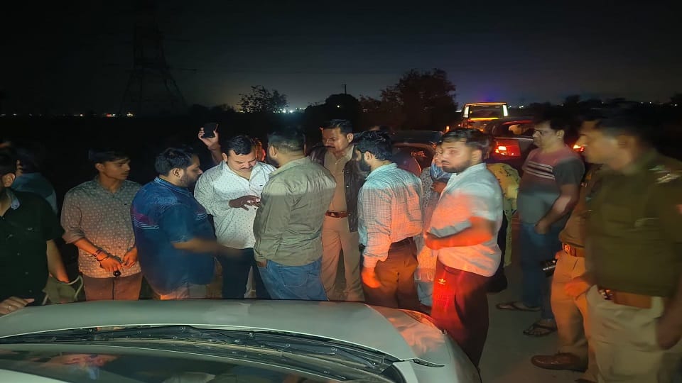 Gold worth Rs 12 lakh stolen from gold trader's car after accident