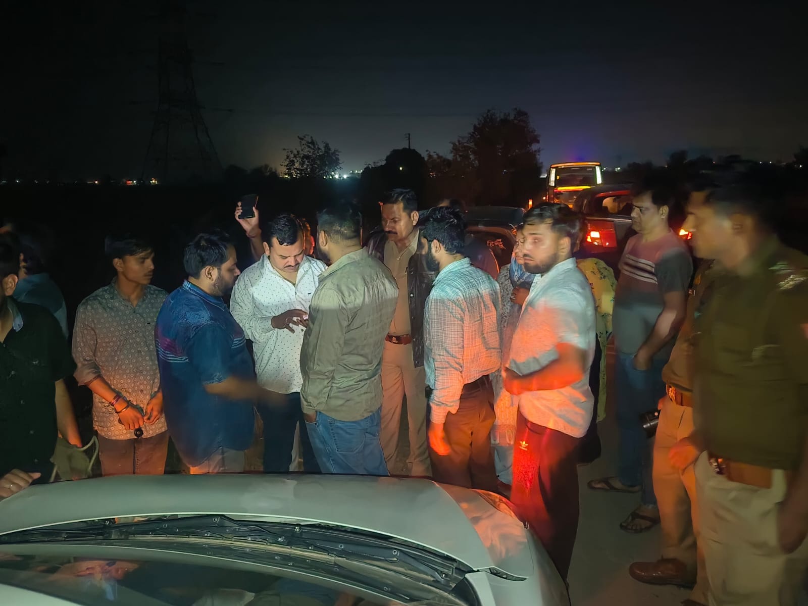 Kharakhauda: Gold Worth rs12 Lakh Stolen from Trader’s Car After Road Accident