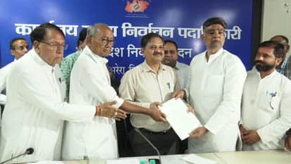 Bhopal News: Allegations of irregularities in the voter list, Digvijay Singh reached the Election Commission,