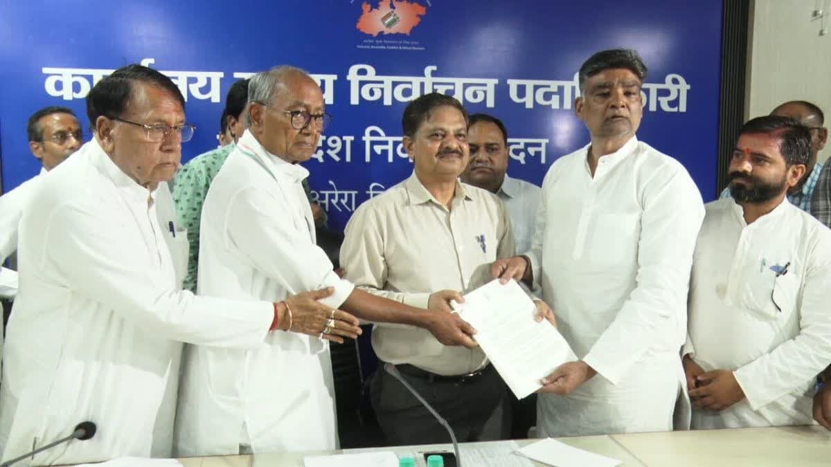 Bhopal News: Allegations of irregularities in the voter list, Digvijay Singh reached the Election Commission,