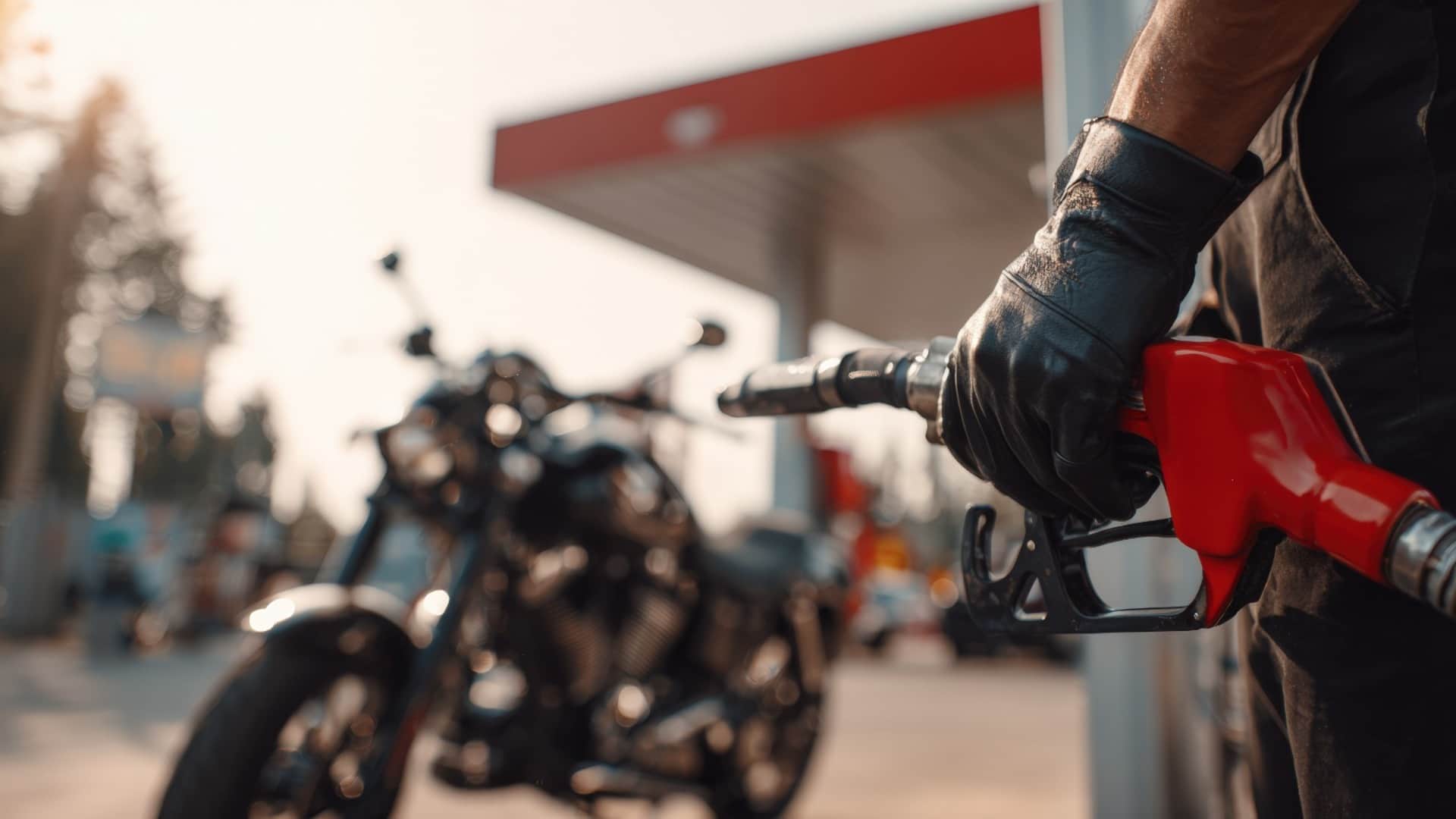 Why You Should Not Fill Bike Tank Fully Know The Reason