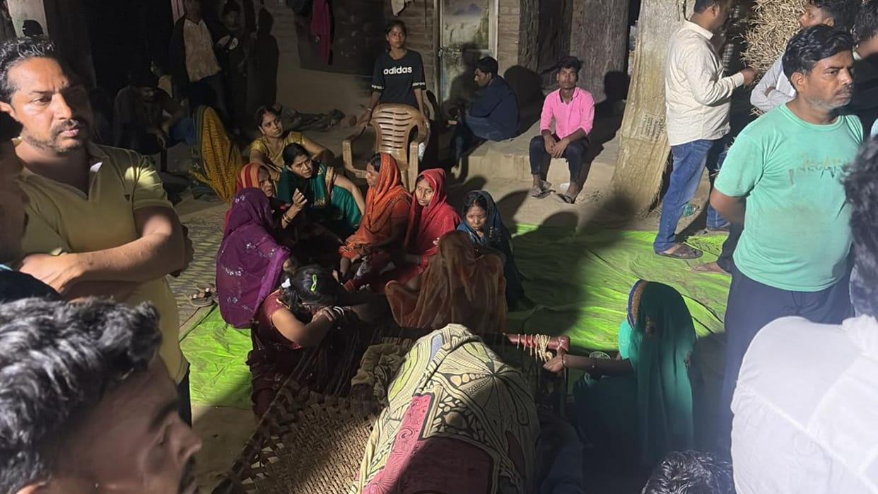 Five people died in an accident in Jaunpur family members remained adamant with body of teenager