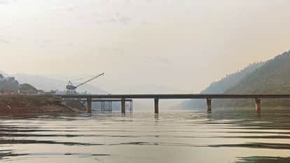 Himachal Bilaspur Neither a check dam was built on Gobind Sagar Lake nor a temple emerged from the lake