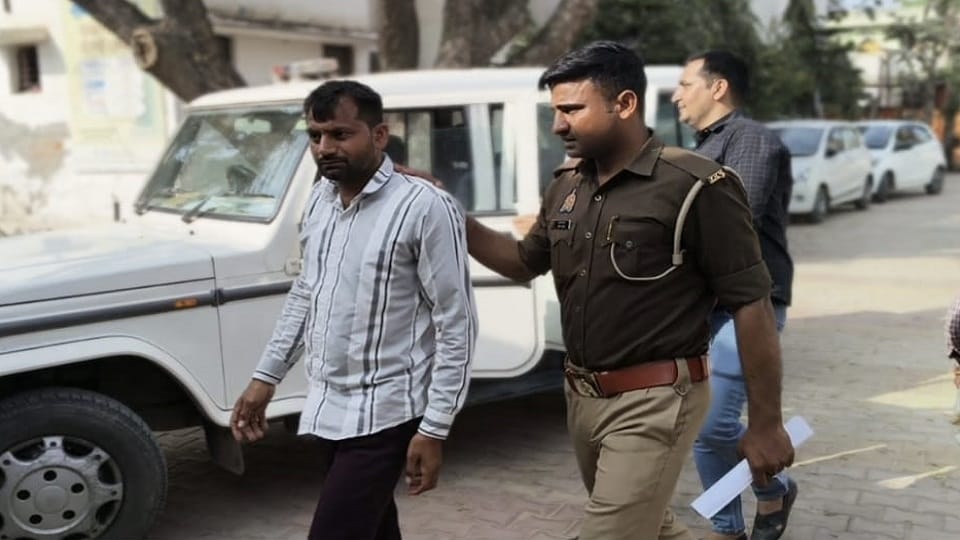 Shamli: 'Only if you give Rs 10,000 will I connect the electricity connection', the lineman demanded