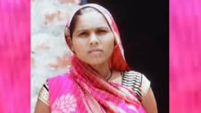Lucknow: A labourer killed his wife by hitting her on the face and head with an axe.