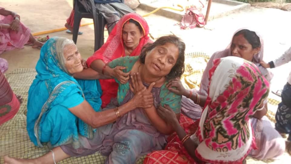 Husband of SSB sweeper kills two children and commits suicide in Maharajganj