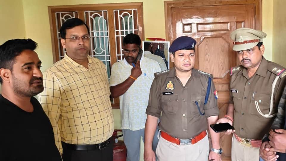 Wife having affair cant stay away from kids suicide note written on wall man kills children and then suicide