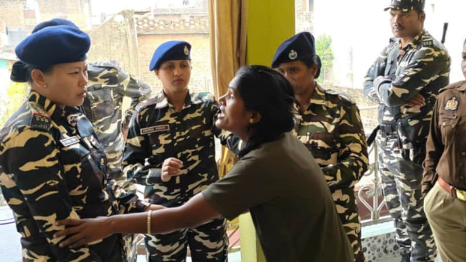 Wife should not touch dead body man shares his pain in two videos before kill two children and suicide