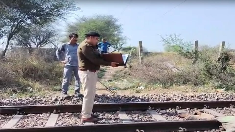 Man commits suicide by jumping in front of Vande Bharat train
