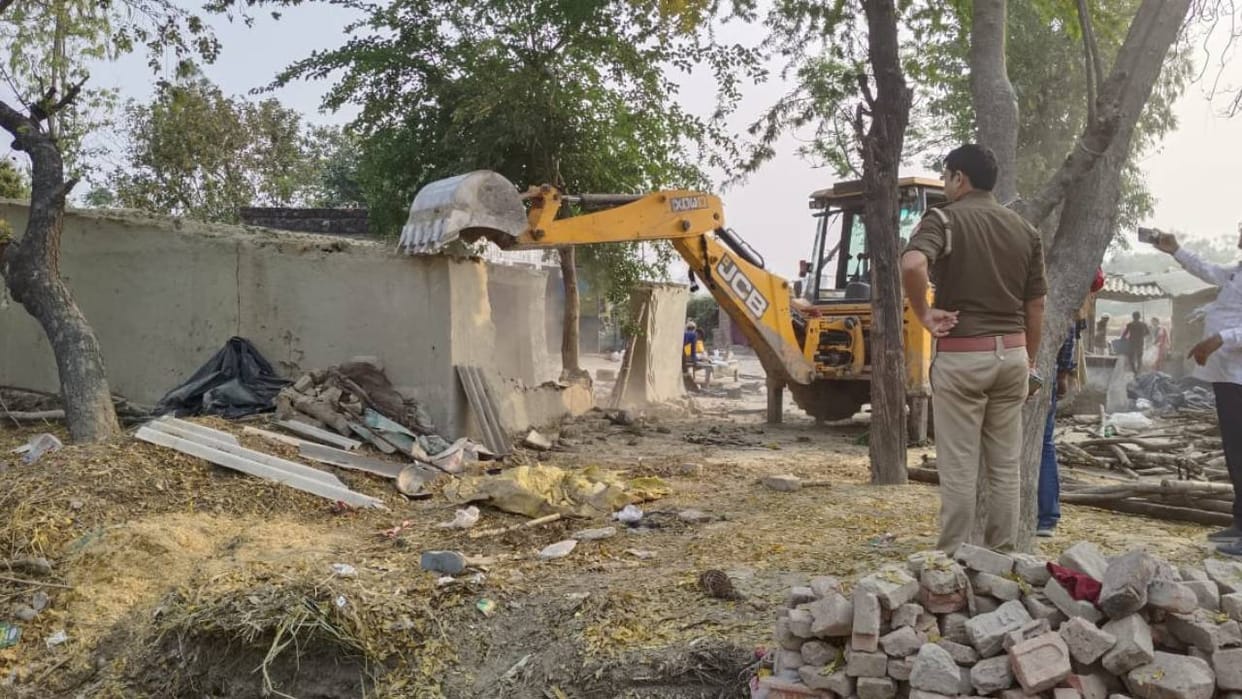 Bulldozers ran on houses of accused in Mithun murder case in Barabanki six houses were demolished