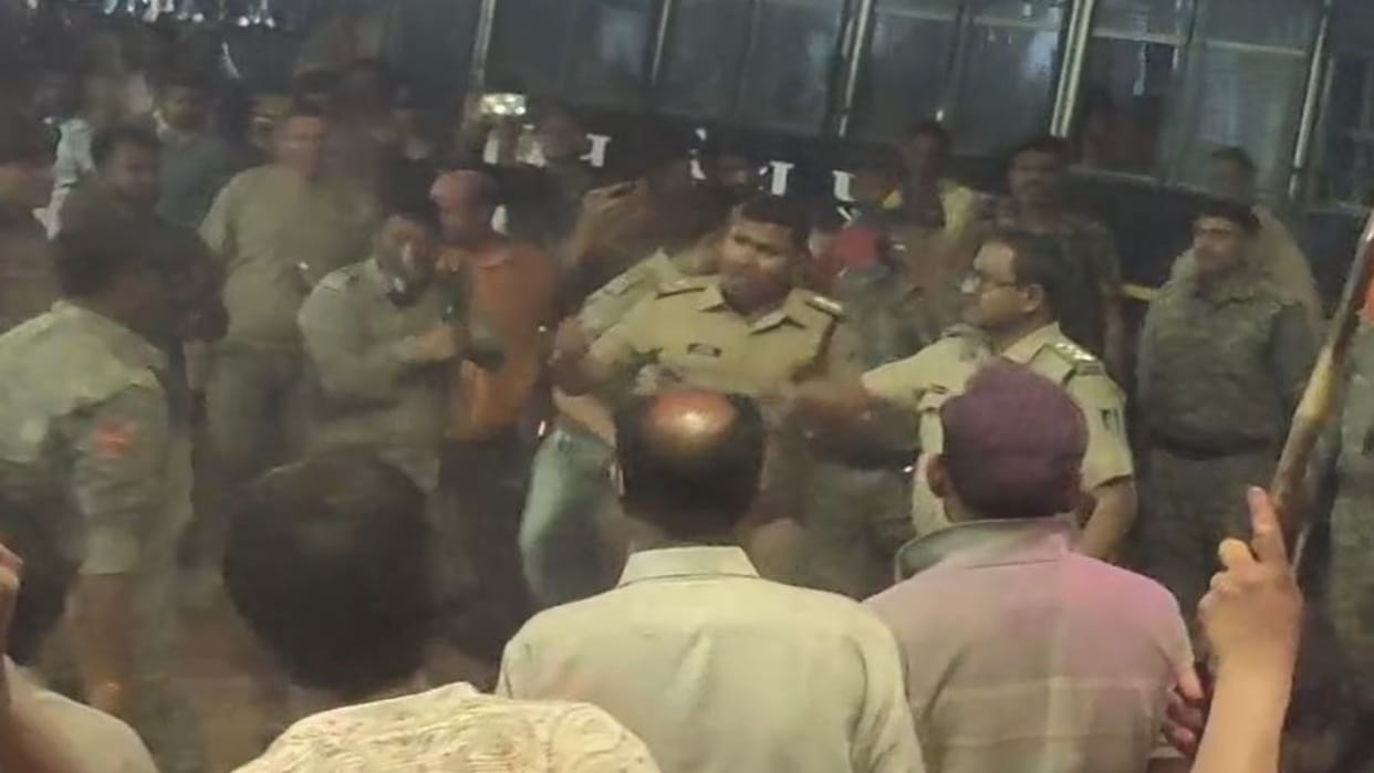 Dewas News: Team India’s Victory Celebration Turns Chaotic, Policeman Injured by Firecracker