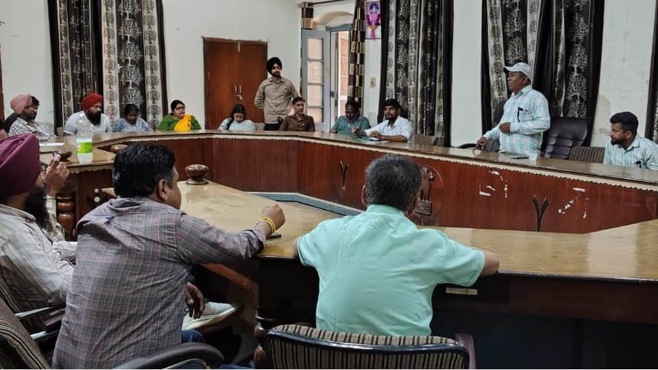 नगर कौंसिल जगरांव में सफाई सेवक यूनियन की बैठक।