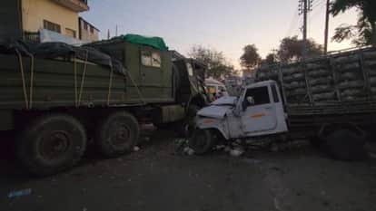 Jhansi: High-speed pickup collides with army truck, soldier dies during treatment