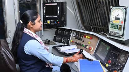 Jhansi: Along with managing the station, women also ran the train