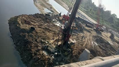 Agra Metro Speeds Up: More Machines Deployed for Yamuna Bridge, Track Expected by December